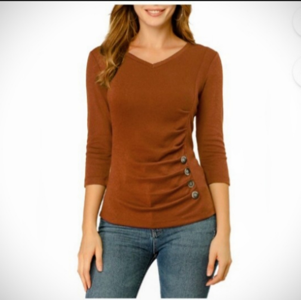 Beautiful 3/4 sleeve sweater.